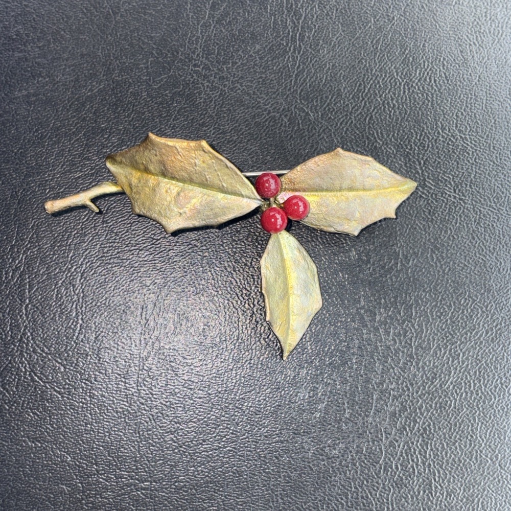 MMA Holly & berries brooch pin METROPOLITAN MUSEUM OF‎ ART signed